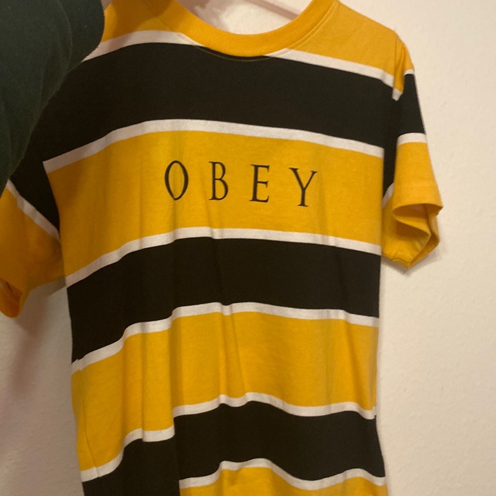 Obey yellow and black t-shirt